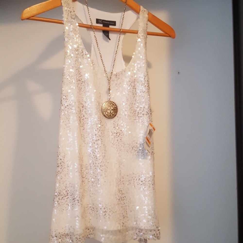 TANK AND NECKLACE